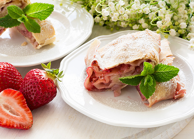 Strudel mit frischen Beeren