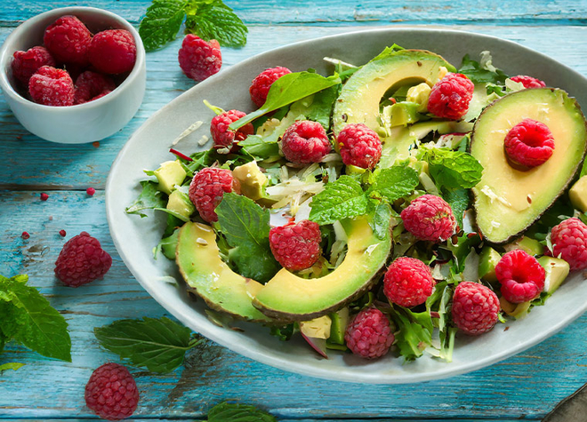 Himbeer-Melonen-Salat mit Avocado
