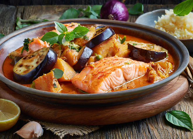 TopCC AG: Lachs und Seeteufel an Aubergine-Thai-Curry - Hauptgerichte
