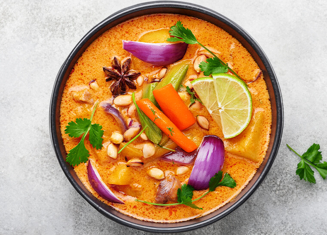 Thai-Kokos-Curry mit Gemüse
