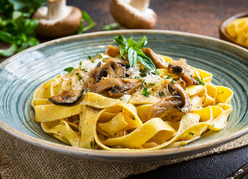 Vegetarische Operettenpasta mit Steinpilzen