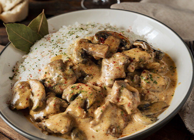 Pilz-Geschnetzeltes Stroganoff