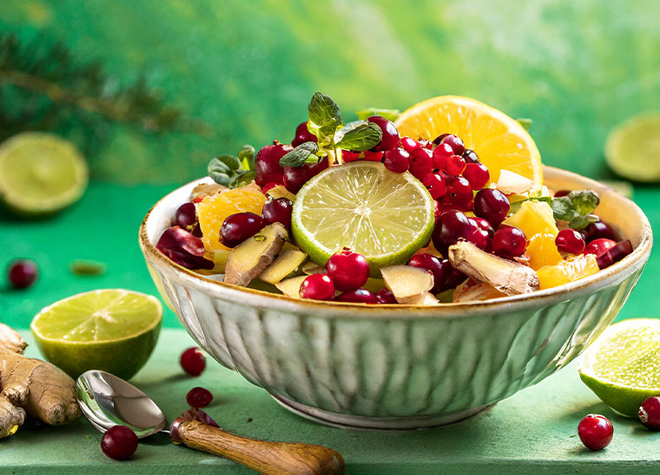 Fruchtsalat mit Cranberrys, Ingwer und Limetten