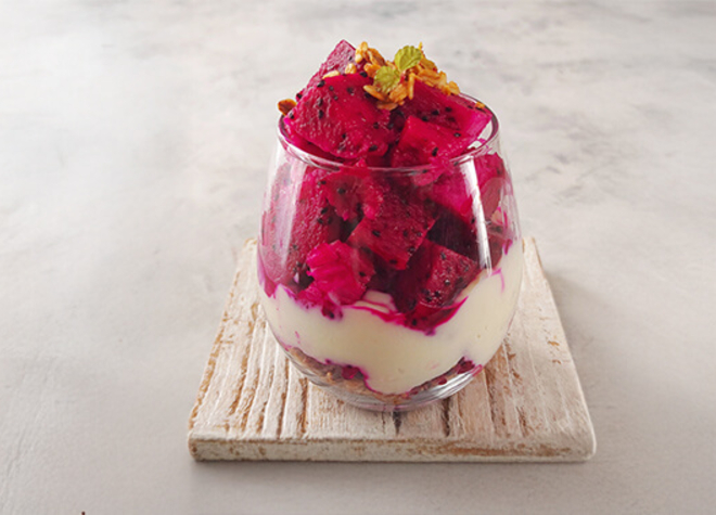 Tapioka-Pudding mit Drachenfrucht