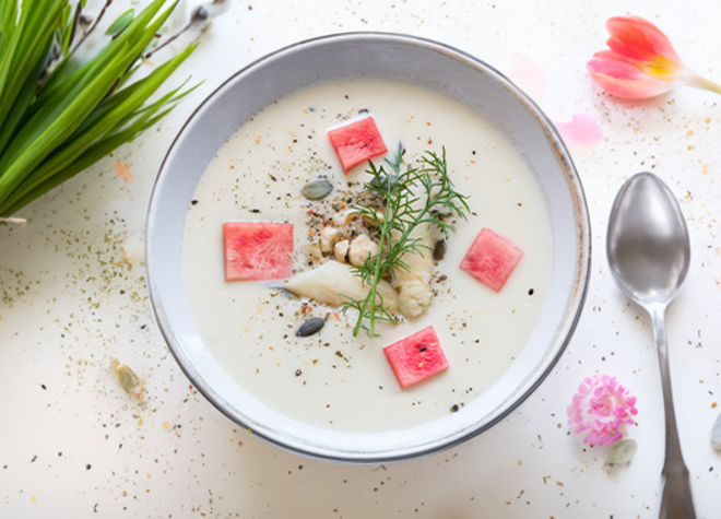Spargelsuppe mit Wassermelone