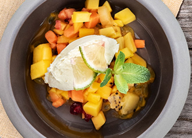 MascarponeZitronencreme mit exotischem Fruchtsalat