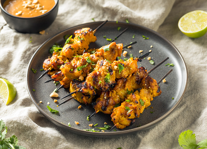 Saté-Spiesschen mit Erdnusssauce