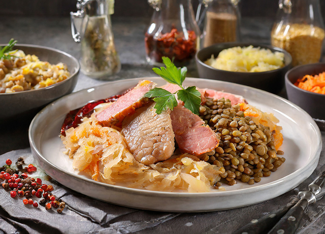 Sauerkraut und Linsen mit Schweins- und Kalbs-Cipollata