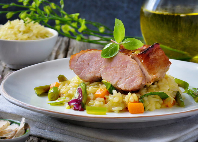 Schweinsbraten mit Gemüsevinaigrette und Lauchrisotto