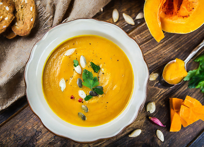 Exotische Kürbis-Süsskartoffel-Suppe