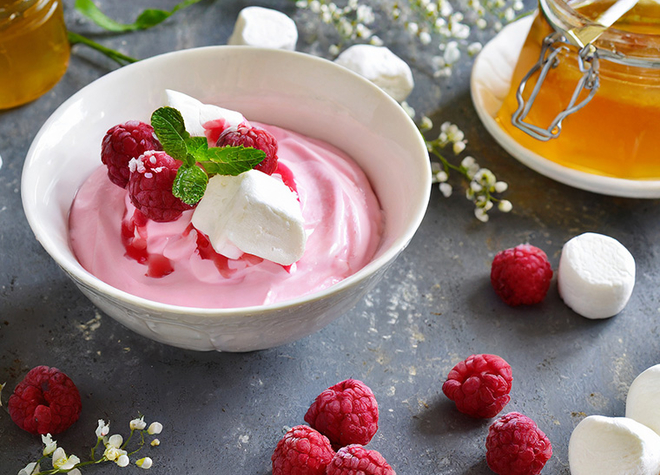 TopCC AG: Quark-Himbeerjoghurtcreme mit Akazienhonig und Marshmallows ...
