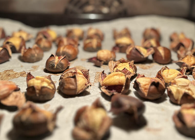 Heisse Marroni aus dem Ofen