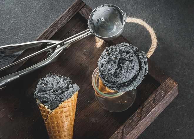 Schwarzer-Sesam-Glace