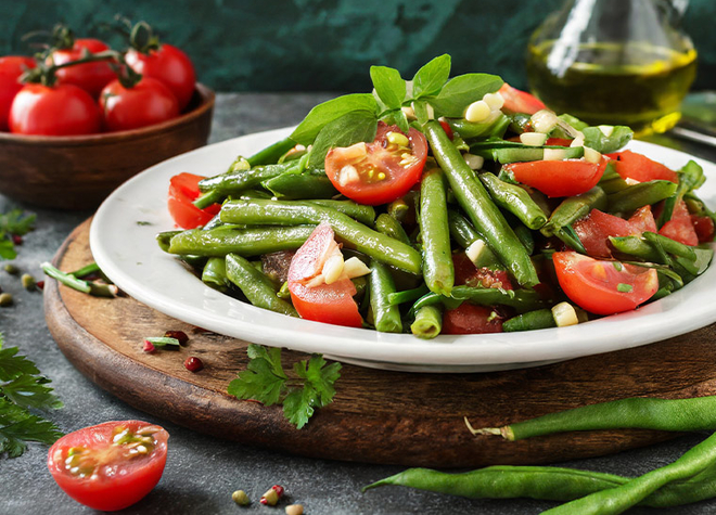 Lauwarmer Bohnen-Tomaten-Salat