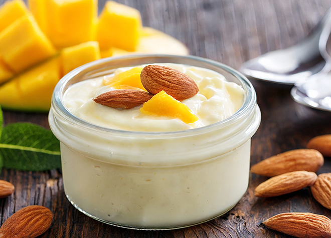 Mandelcrème mit Mango und Kaktusfeigen