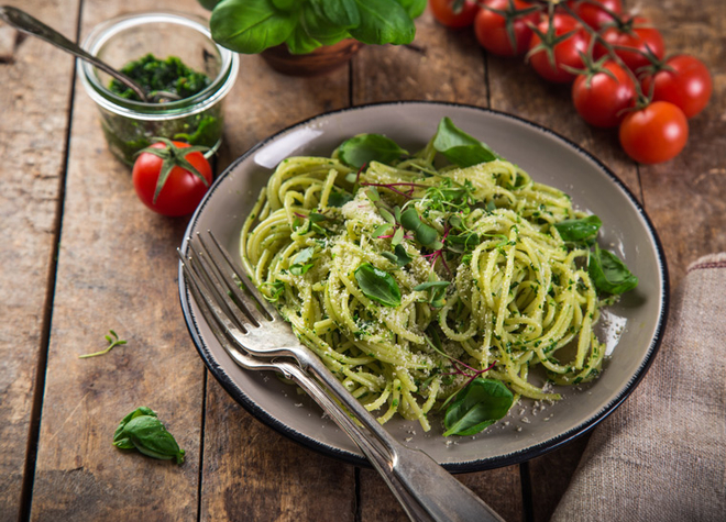 Spaghetti con sugo di sedano