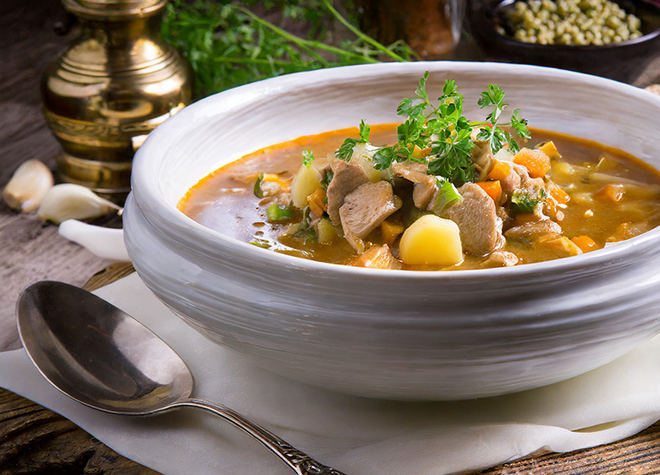 Minestrone mit Koriander-Wildschwein-Stroganoff