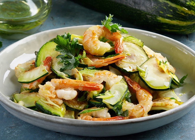 Zucchini-Artischocken-Salat mit Garnelen